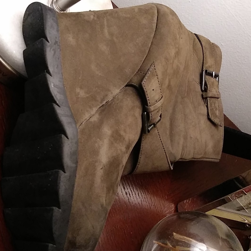 Shoes - Picture 8 of 12